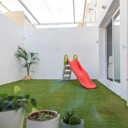 Casa Con Jardín Privado A 300 Metros De La Playa, Piscina